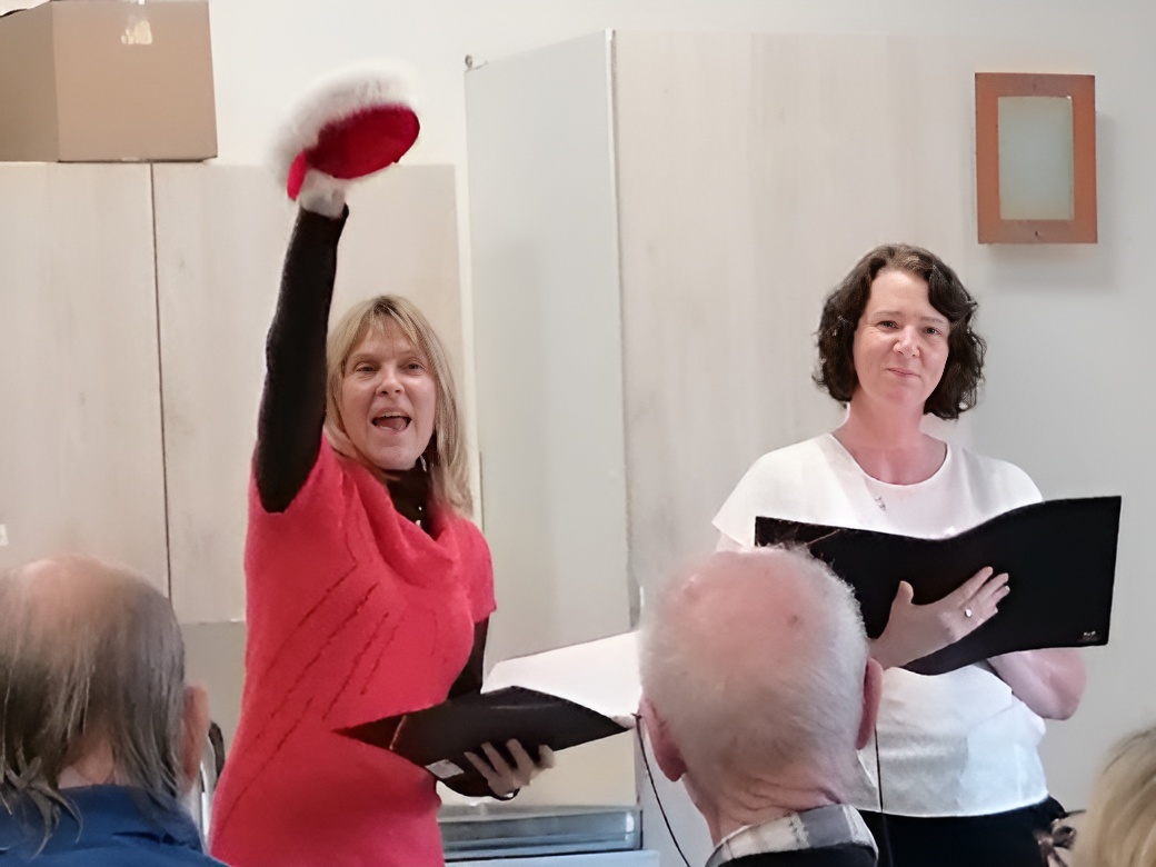 Les Chanteuses Joyeuses : duo féminin qui fait revivre les chansons d’autrefois en maison de retraite et EPHAD