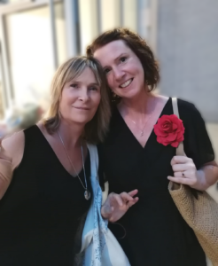 Les Chanteuses Joyeuses : duo féminin qui fait revivre les chansons d’autrefois en maison de retraite et EPHAD