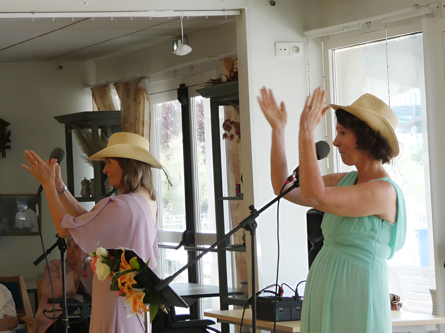 Concert Les Chanteuses Joyeuses EHPAD Les Pergolines Sete 260605-14